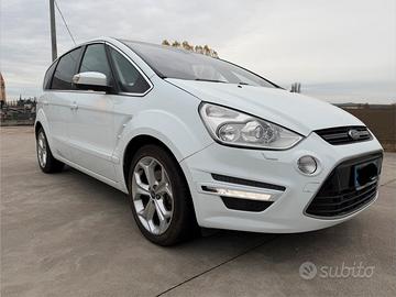 Ford S-MAX titanium