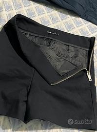 Pantaloncini corti da donna con zip e tasche