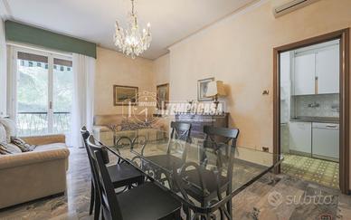 QUATTRO LOCALI AL PRIMO PIANO CON AMPIO BALCONE E