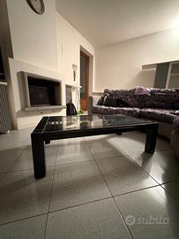 Tavolino da salotto in vetro e legno scuro