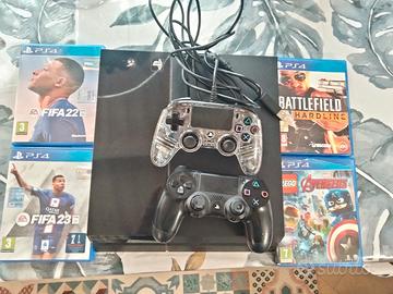 PlayStation 4 con 2 joystick e 4 giochi