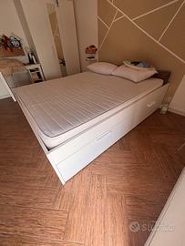 camera con letto matrimoniale IKEA