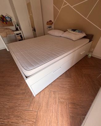 camera con letto matrimoniale IKEA