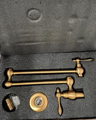 Rubinetto da cucina estensibile oro