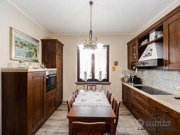 Cucina completa di elettrodomestici tranne il pian