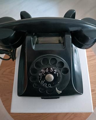 Telefono antico in bachelite nero