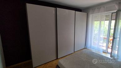 Armadio a tre ante scorrevoli