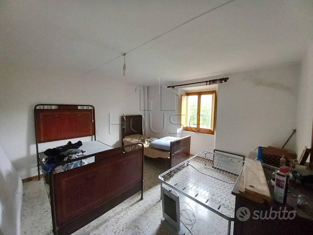 Rustico / Casale di 150 m² con più di 5 locali e b - Altro