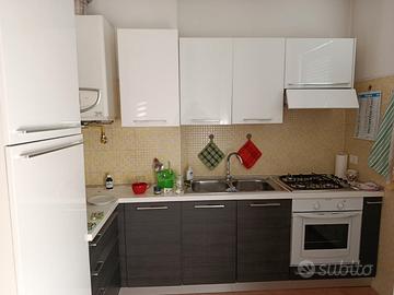 Cucina  ad angolo tenuta benissimo