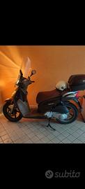 Honda SH 150i con parabrezza e bauletto 