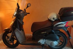 Honda SH 150i con parabrezza e bauletto 