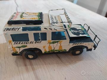 Modellino Land Rover in latta 