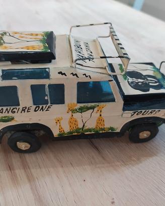 Modellino Land Rover in latta 