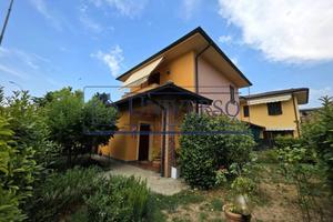 Villa di 170 m² con 3 locali e box auto doppio a R