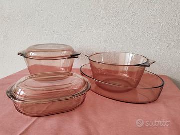 Colorato set di pirofile in vetro