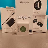 Motorola Edge 70 con accessori 