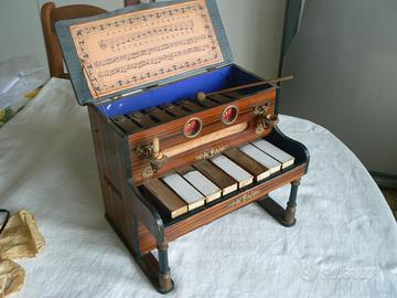 PIANOFORTE GIOCATTOLO ANNI '20 DA RESTAURARE
