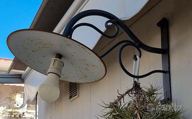 Lampada a braccio da parete