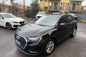 AUDI Q3 35 TDI quattro S tronic Business Advance