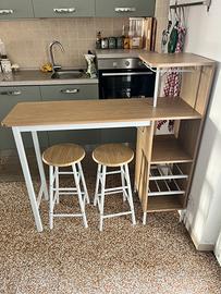 Tavolino e 2 sgabelli