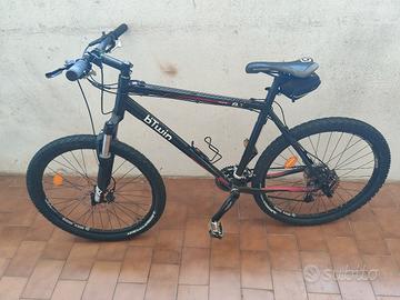 Mountainbike rockrider 8.1