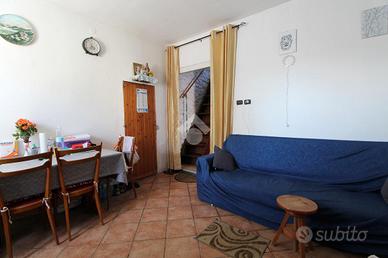 CASA SEMINDIPENDENTE A NEVIANO DEGLI ARDUINI