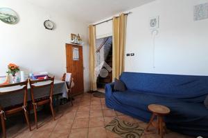 CASA SEMINDIPENDENTE A NEVIANO DEGLI ARDUINI