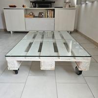 Tavolino in pallet bianco con vetro 