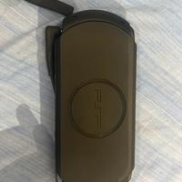 psp più caricatore originale e due giochi