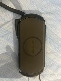 psp più caricatore originale e due giochi