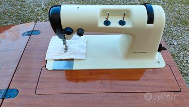 Macchina per cucire a pedale 