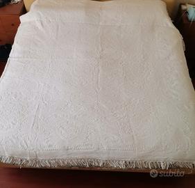 Copriletto vintage in cotone piquet bianco