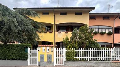 VILLA A SCHIERA A ZINASCO