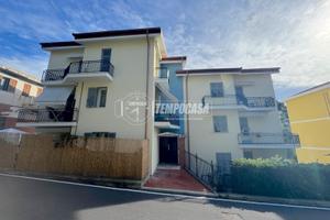 QUADRILOCALE CON VISTA APERTA