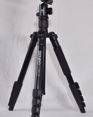 Treppiedi Benro IT25 con testa a sfera Sirui
