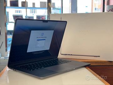 MacBook Air 15 pollici 2022 M2 8 GB RAM 256 GB SSD