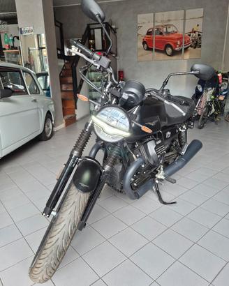 Moto guzzi v7 stone 2025