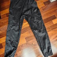 Pantaloni cargo neri con elastico