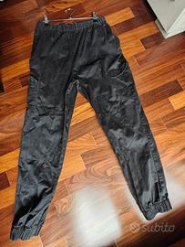 Pantaloni cargo neri con elastico