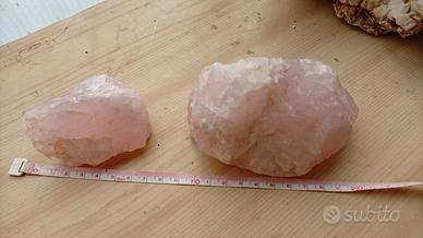 Due pezzi di quarzo rosa