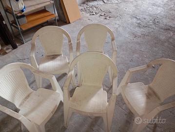 5 sedie in plastica 