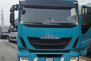 trattore stradale iveco stralis 560 
