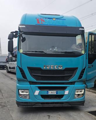 trattore stradale iveco stralis 560 