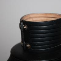 Bracciale in Vera Pelle Nera con Incisioni Lineari