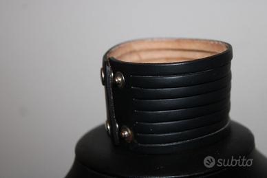 Bracciale in Vera Pelle Nera con Incisioni Lineari