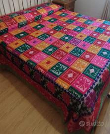 Coperta antica ricamata a mano