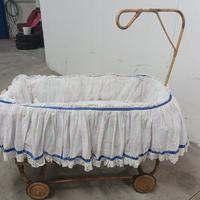 culla in vimini vintage