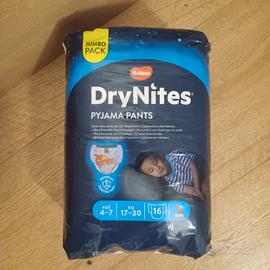 16 pannolini dry nites   4 - 7 anni 17 - 30 kg
