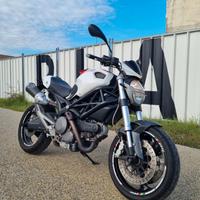 Ducati Monster 696 Plus
