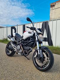 Ducati Monster 696 Plus